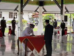 Resmi Jabat Pj Bupati Inhu, Ini Arahan Gubri Kepada Chairul Riski 